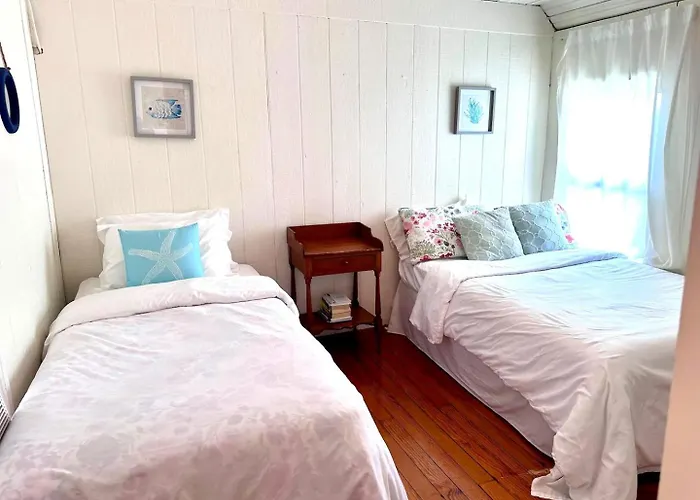 Cozy Beach - Direct Waterfront!