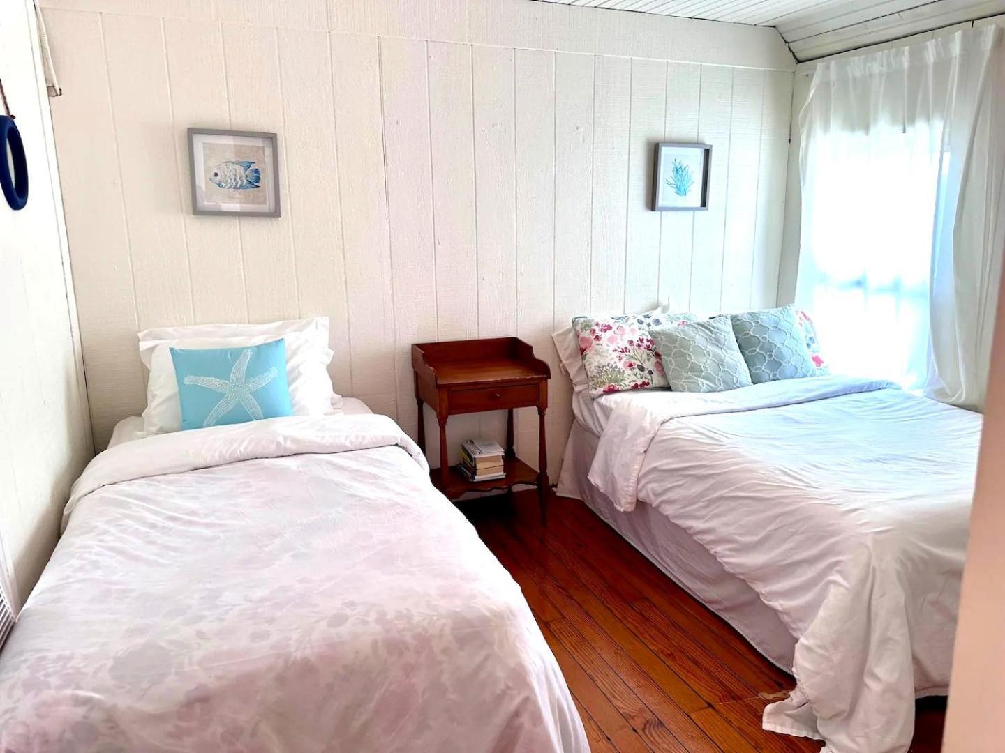 Holiday home Cozy - Direct Waterfront! *